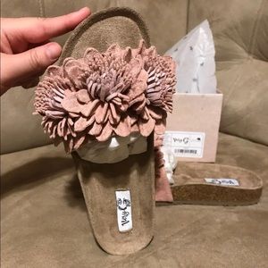 Very G Slide Sandals